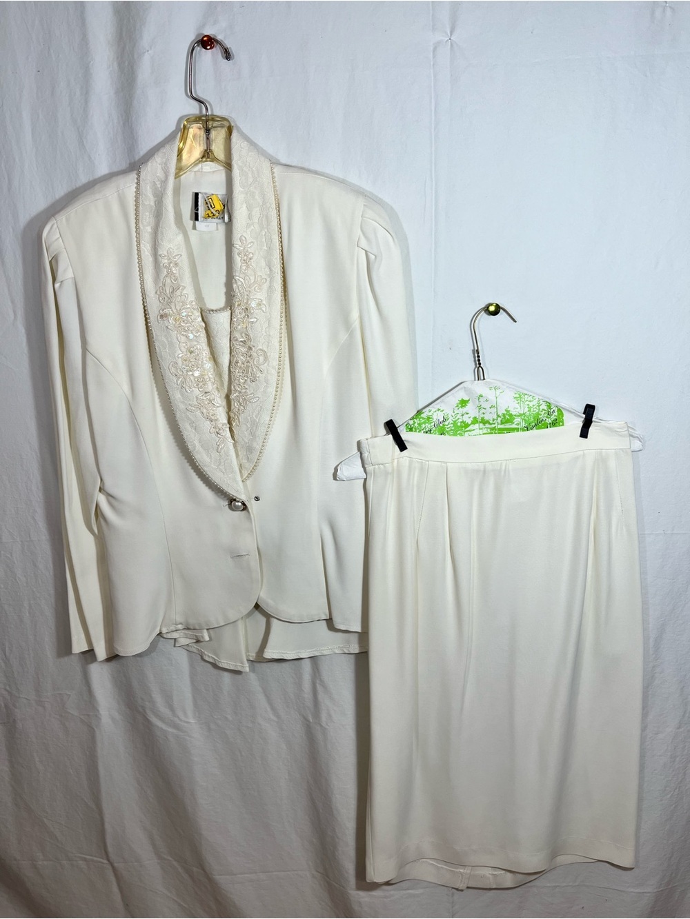 Elegant Ivory Women's Wedding Skirt Suit with Embroidered Shawl Collar size 9/10